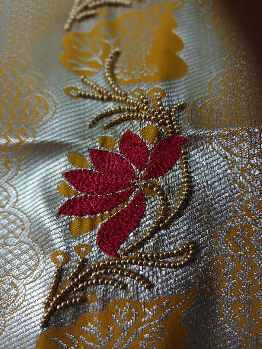Floral Aari border embroidery pattern